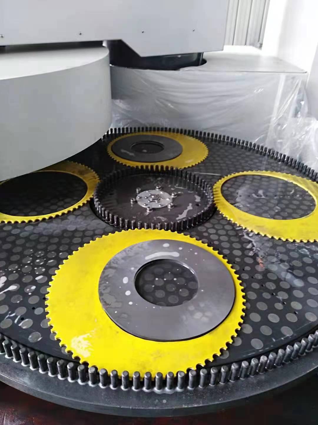 【數控機磨床雙端面膜灌封膠】的重要性及雙端面上微粒石粘接解決方案